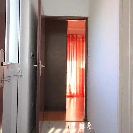 Apartment With A Parking Space - 7230 Fazana